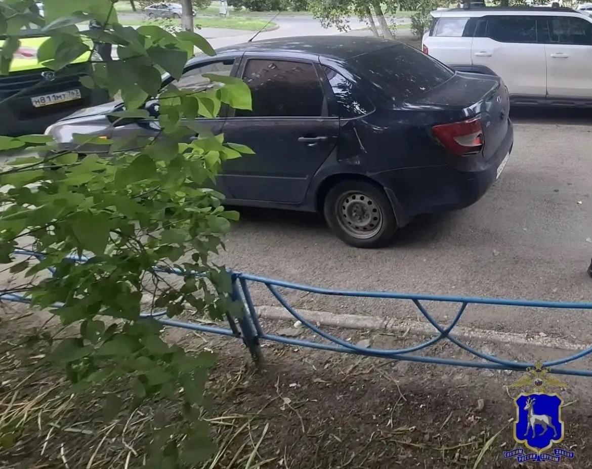В Тольятти мужчина на "Гранте" сбил пожилую женщину на тротуаре