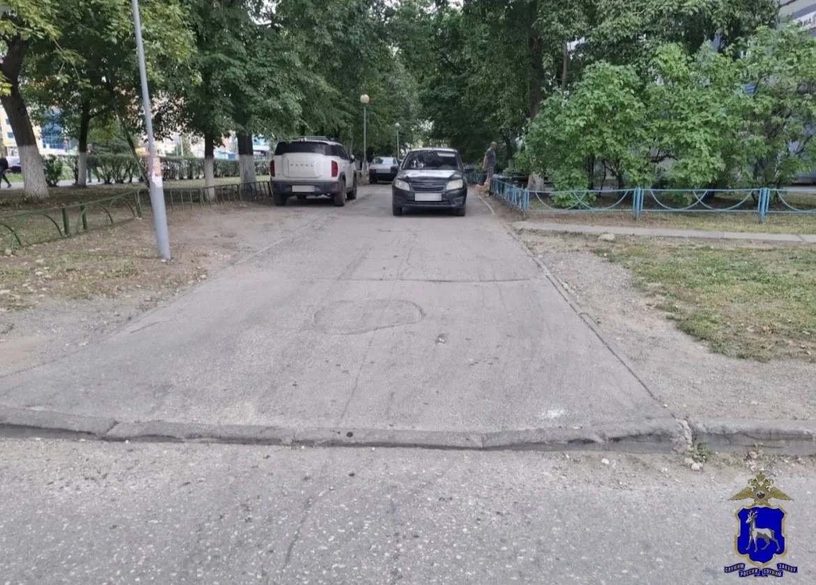 В Тольятти мужчина на "Гранте" сбил пожилую женщину на тротуаре