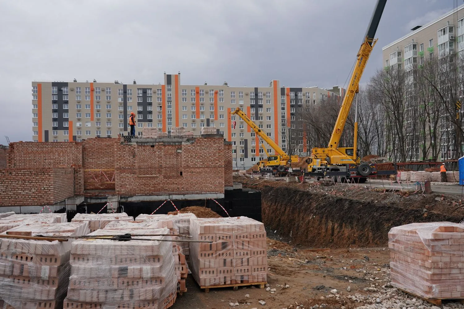 Завод по производству детских площадок и строительство соцобъектов: Виталий Шабалатов работал в Тольятти