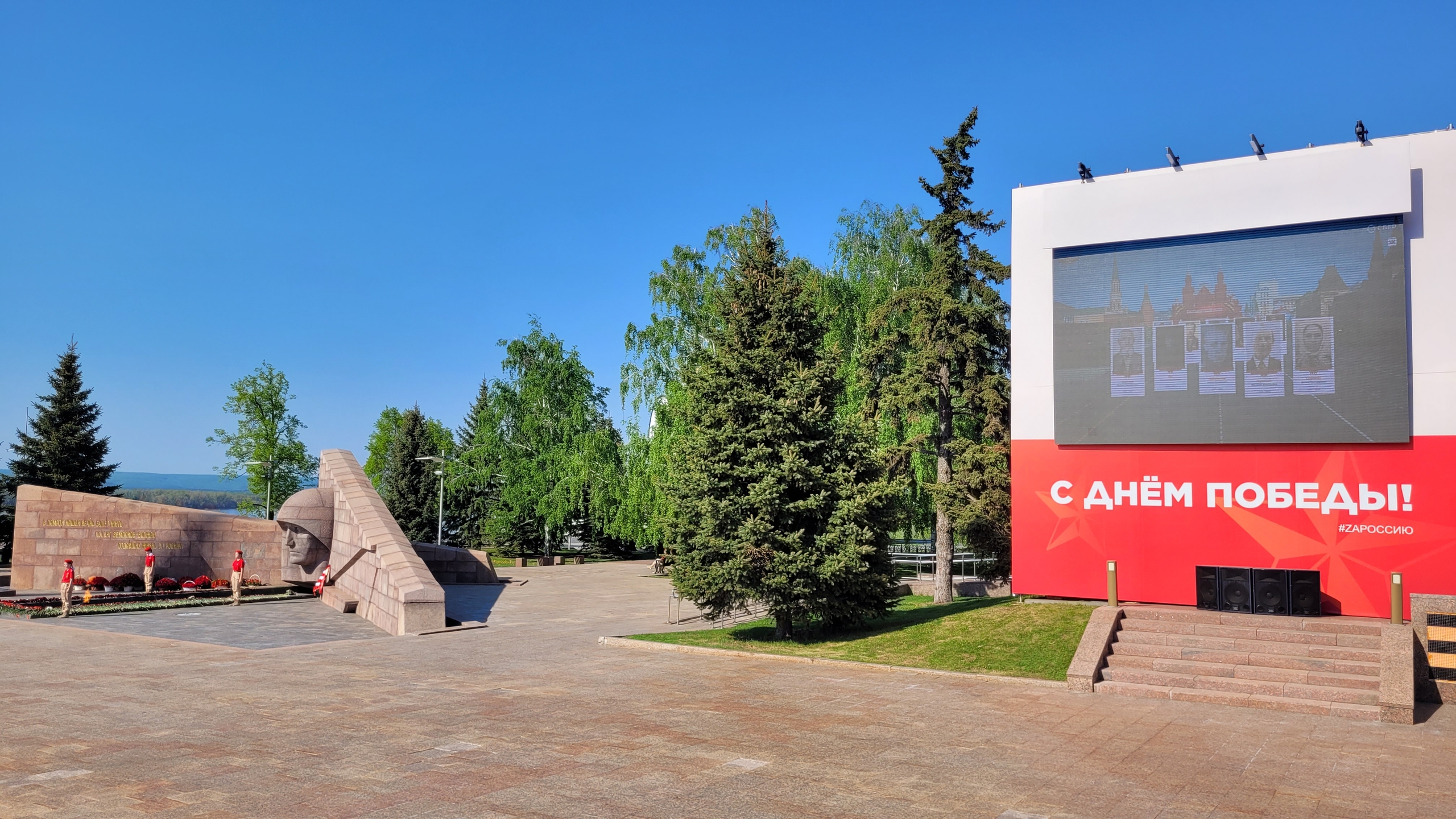 В Самаре на площади Славы работают тематические площадки в честь 81-годовщины Победы в Великой Отечественной войне