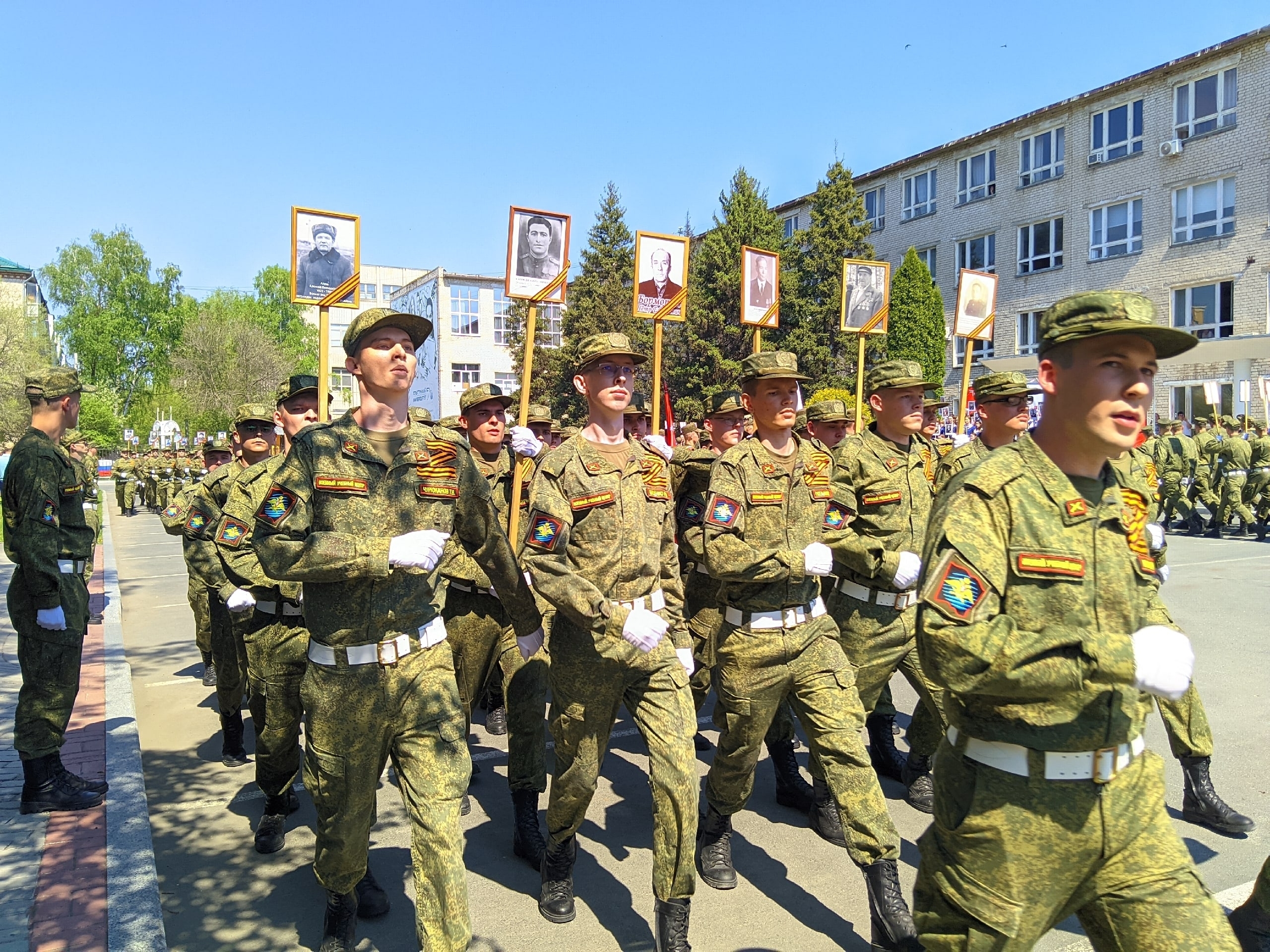 В Тольятти прошел парад курсантов военного учебного центра