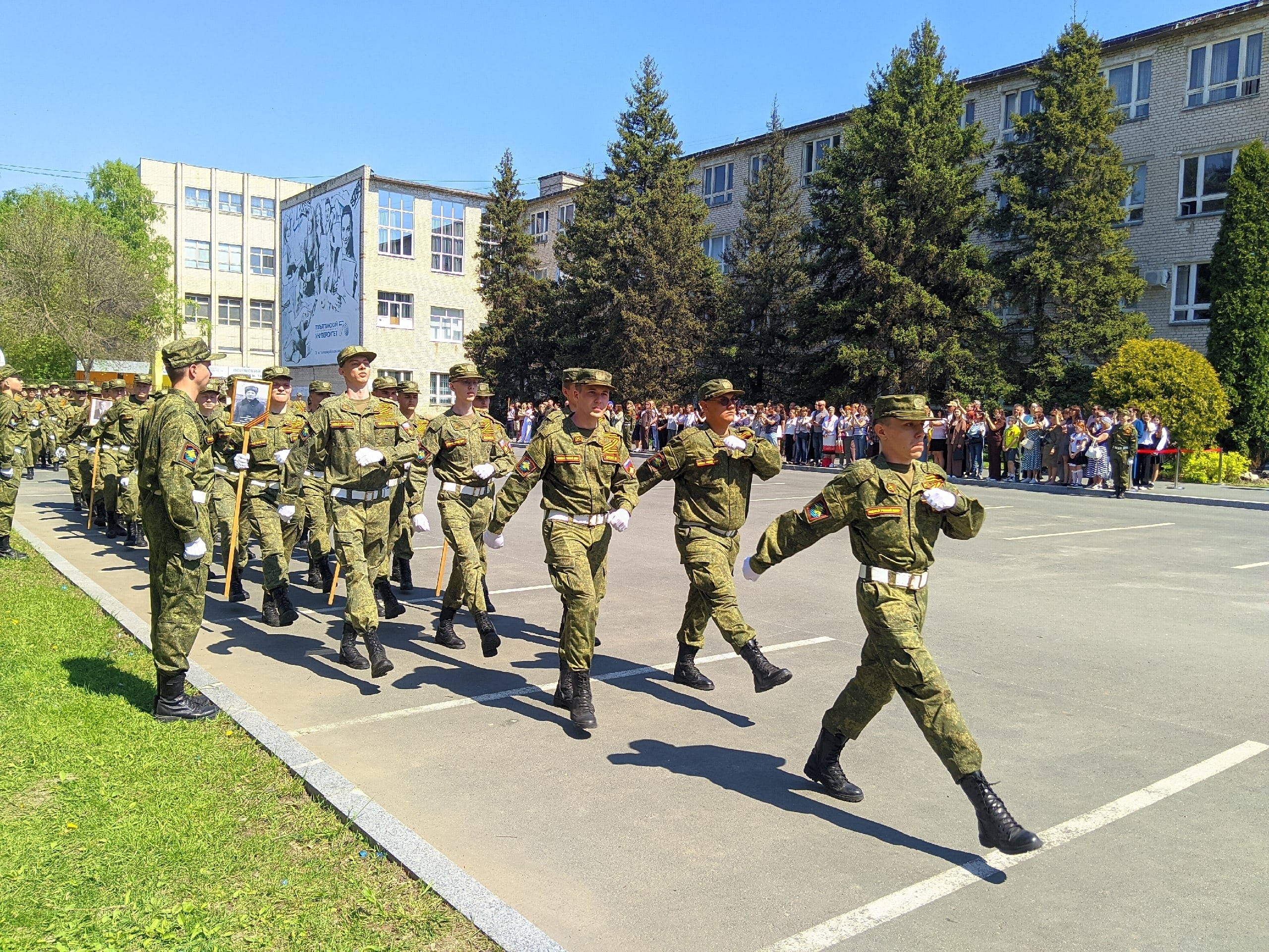 В Тольятти прошел парад курсантов военного учебного центра