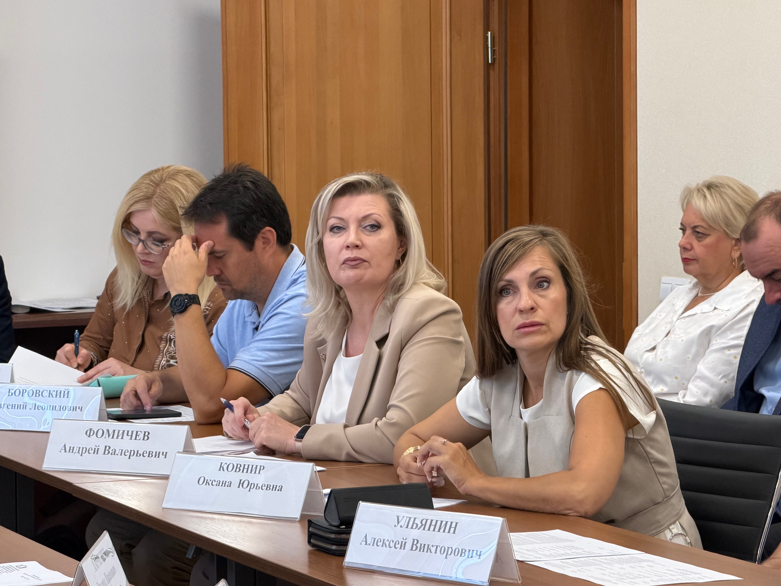 В Самарской области обсудили меры поддержки предпринимателей, пострадавших от атаки на логистический центр маркетплейса
