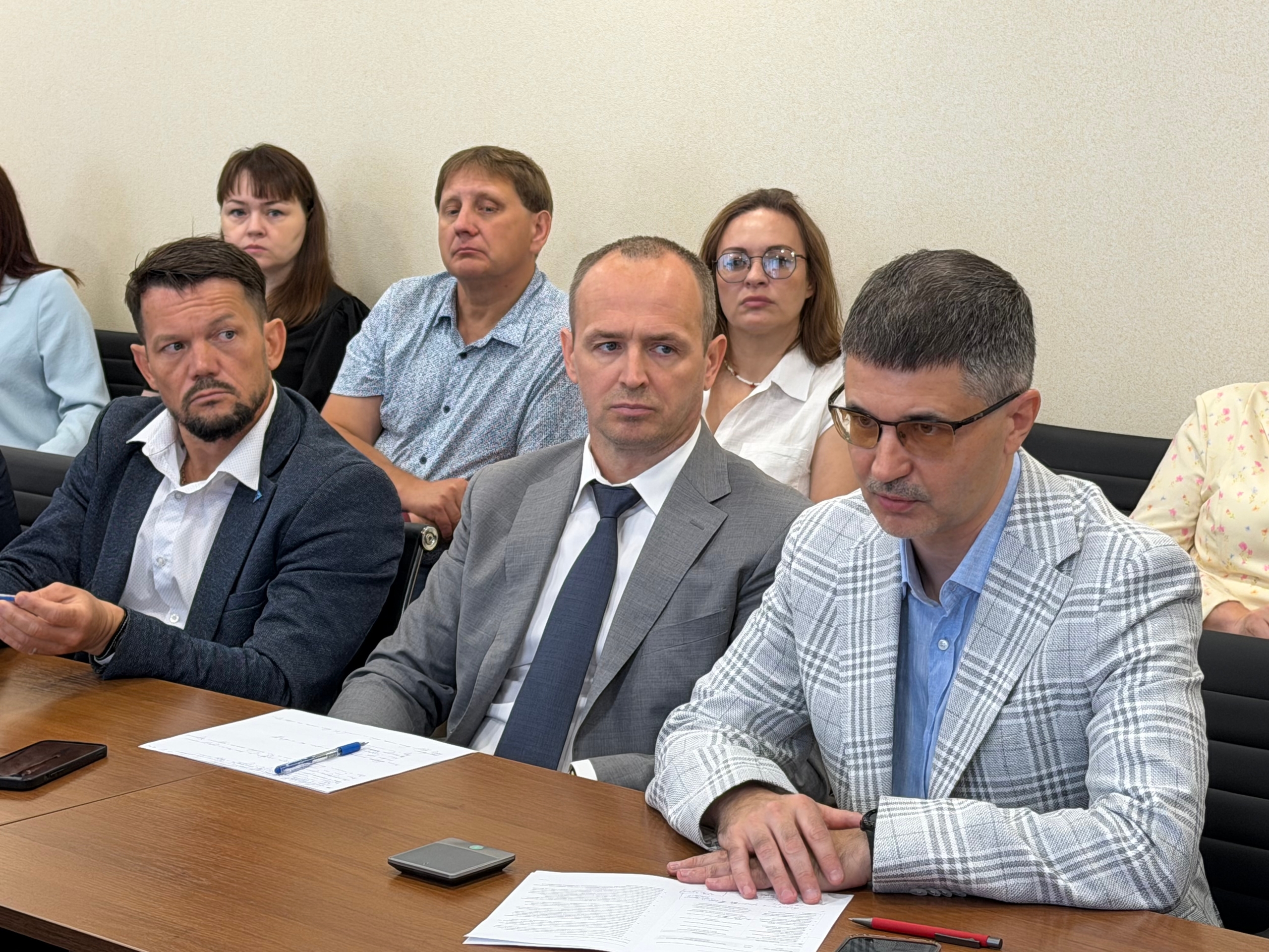 В Самарской области обсудили меры поддержки предпринимателей, пострадавших от атаки на логистический центр маркетплейса