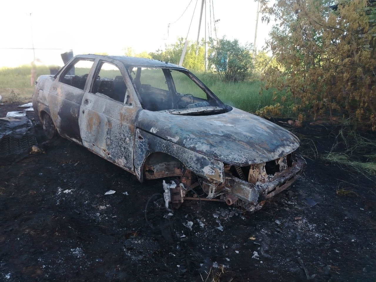 Авто, гараж и сухую траву потушили в селах Кошкинского района за один день