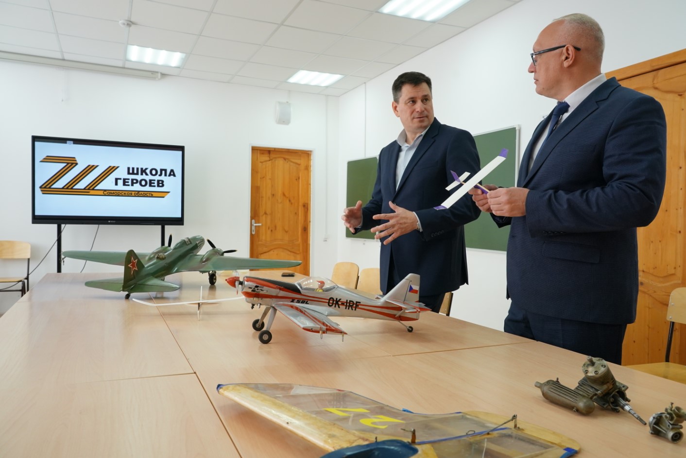 Участник "Школы героев" разрабатывает проект авиамодельного клуба
