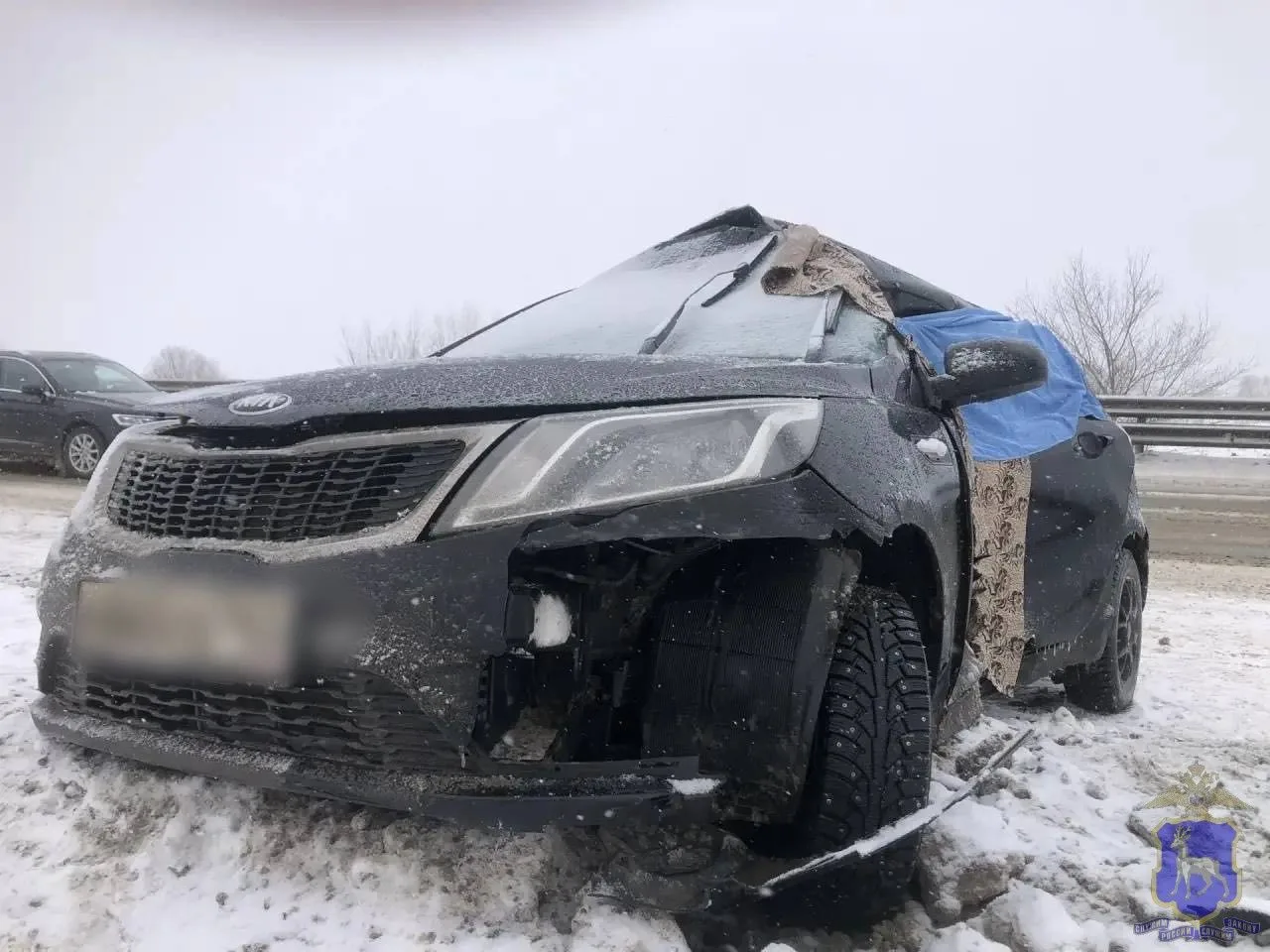 На трассе "Обход Самары" 30-летний водитель на "Киа" врезался в столб