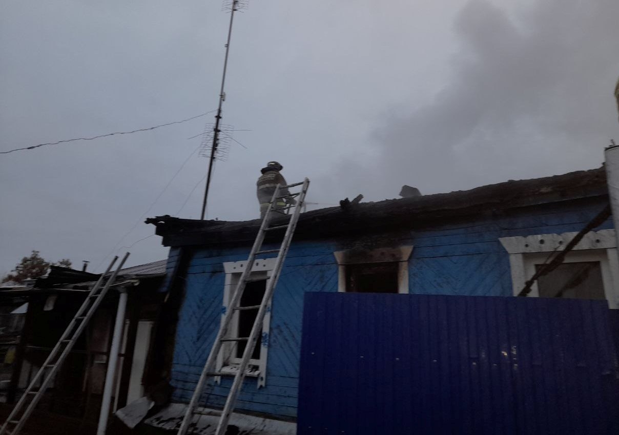 Рано утром 5 декабря в Самарской области загорелся жилой дом