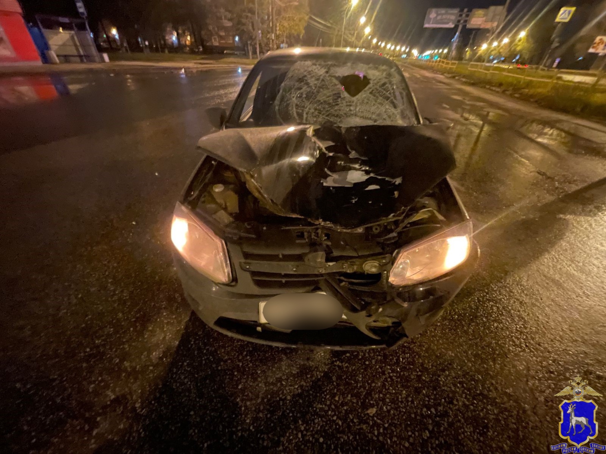 В Самаре Chevrolet Cruze на большой скорости въехал в дерево