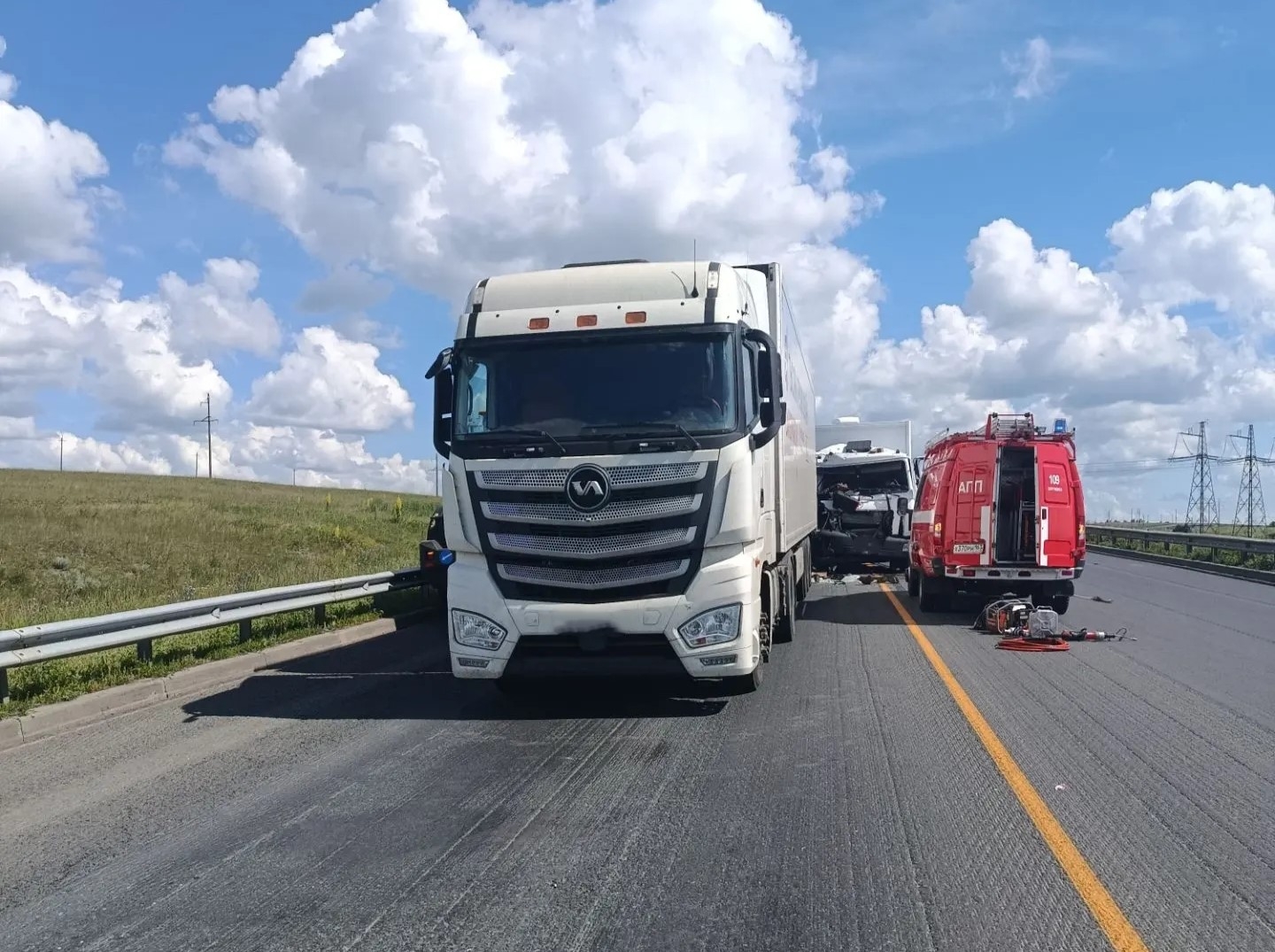 Утром 25 июня на трассе М5 автомобиль-пульмоэкспресс врезался в грузовик