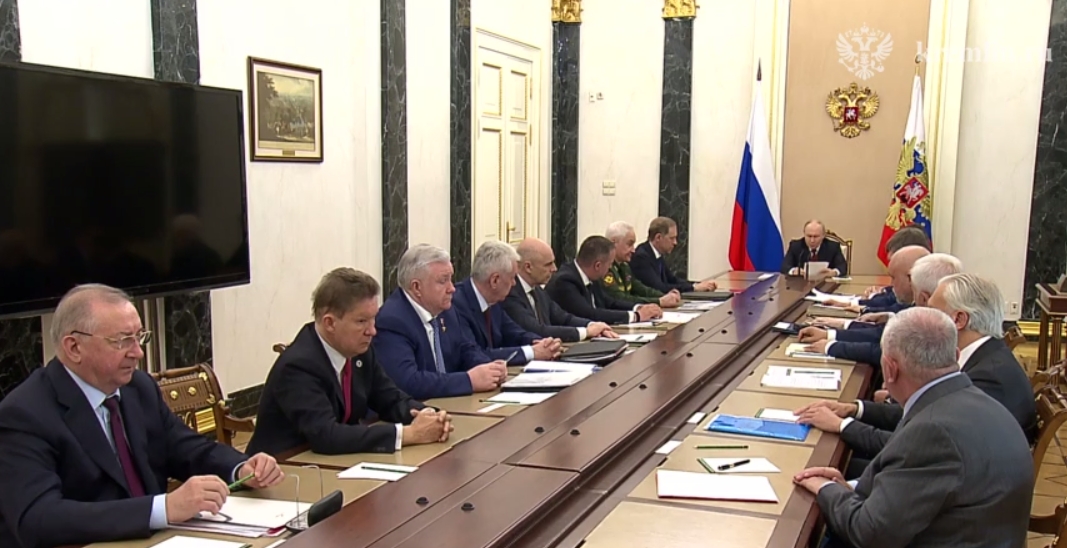 Владимир Путин: резервы бензина в настоящее время составляют 1,7 миллиона тонн