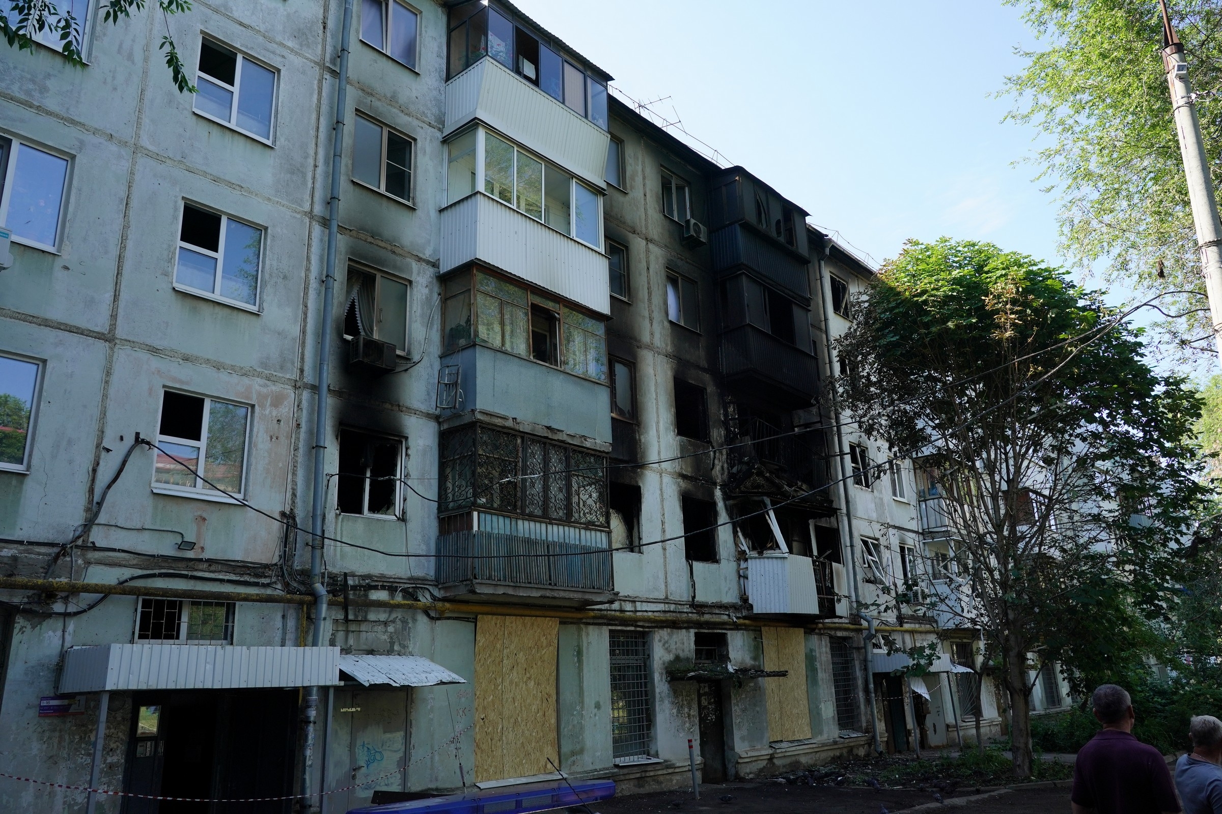 По поручению губернатора на месте пожара в доме на ул. XXII Партсъезда состоялось выездное совещание