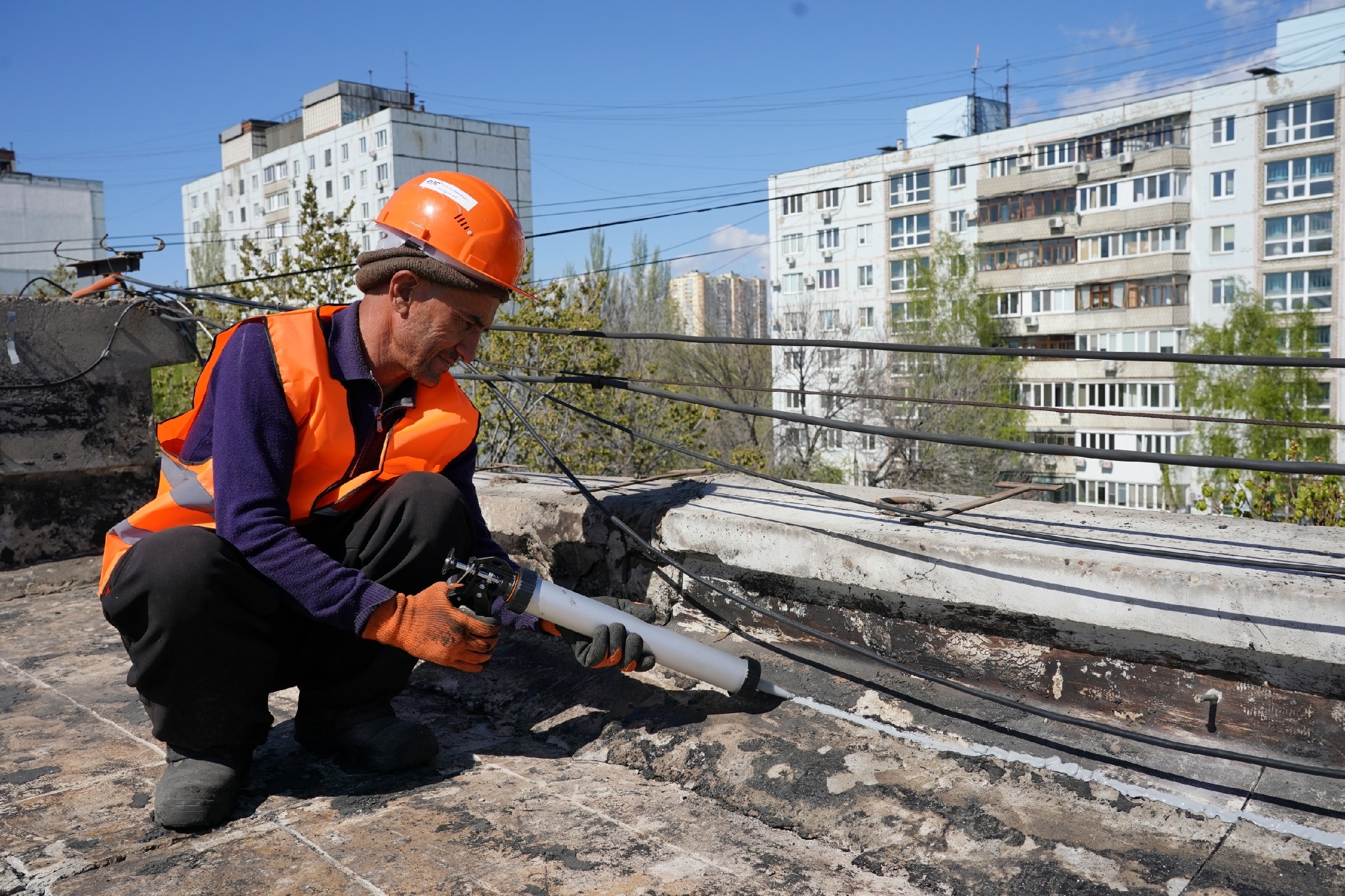 Надежно и выгодно: в Самарской области повышают качество ремонта крыш
