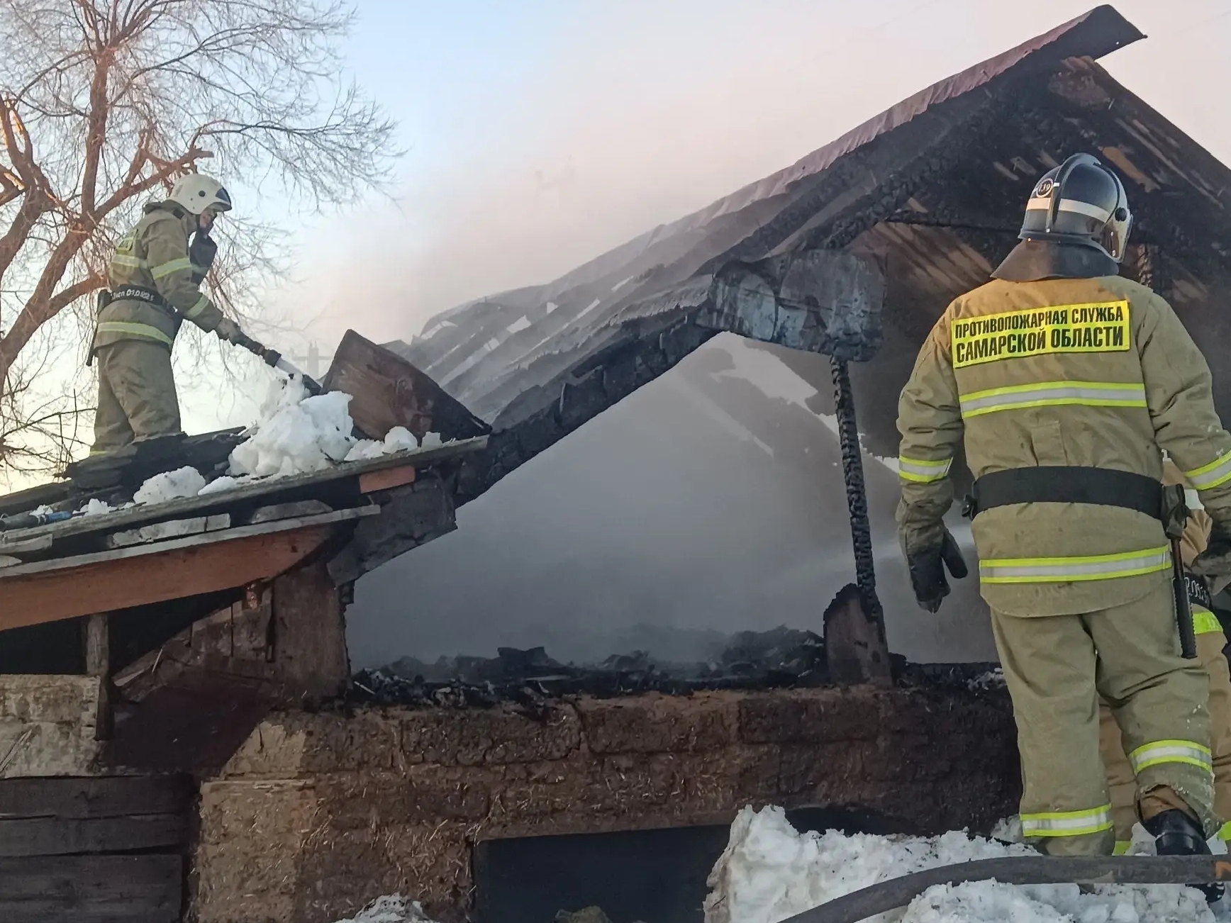30 "квадратов" огня: в Андреевке Самарской области полыхали хозпостройки