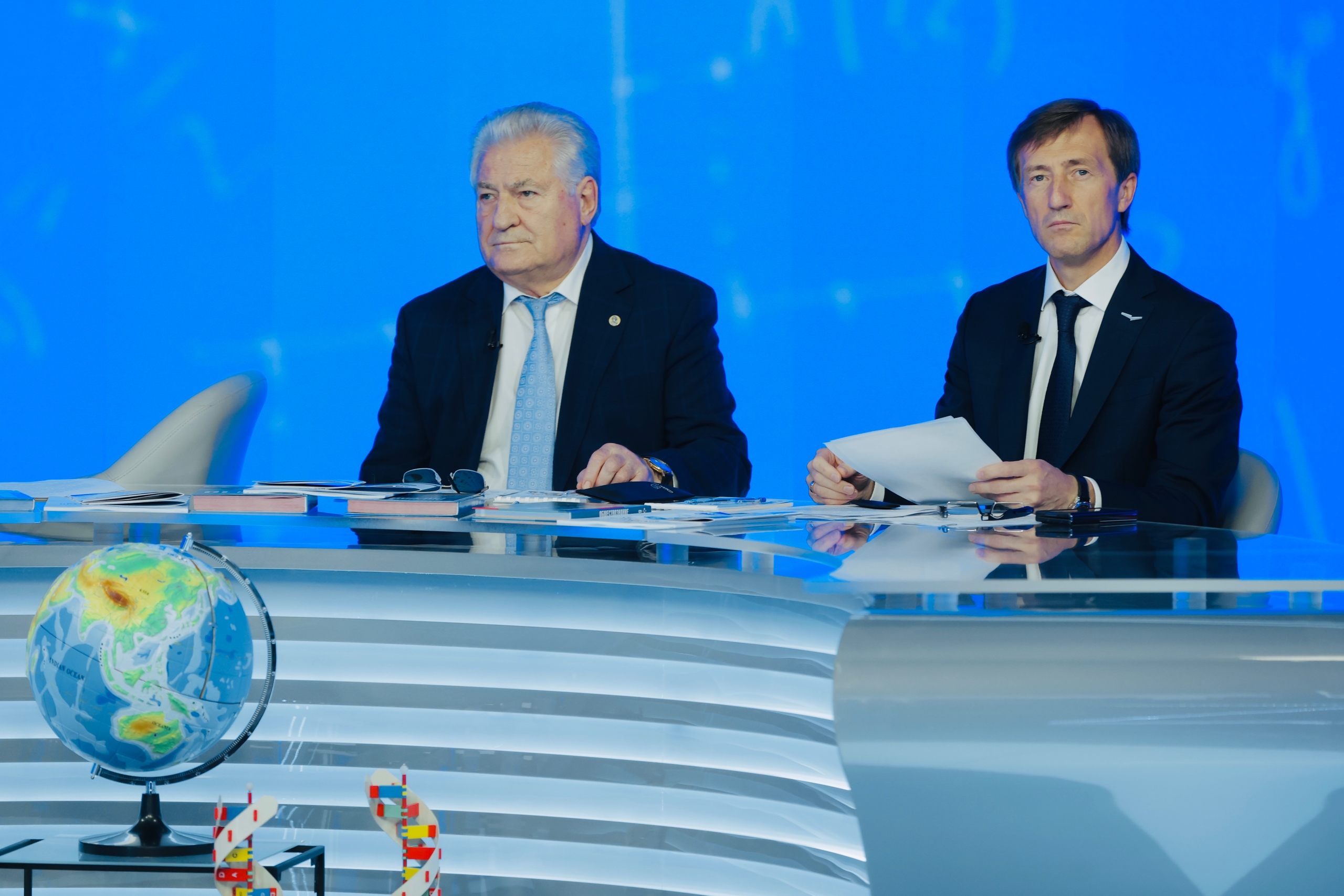 Губернатор обсудил главные вопросы развития системы образования на августовской конференции работников образования Самарской области