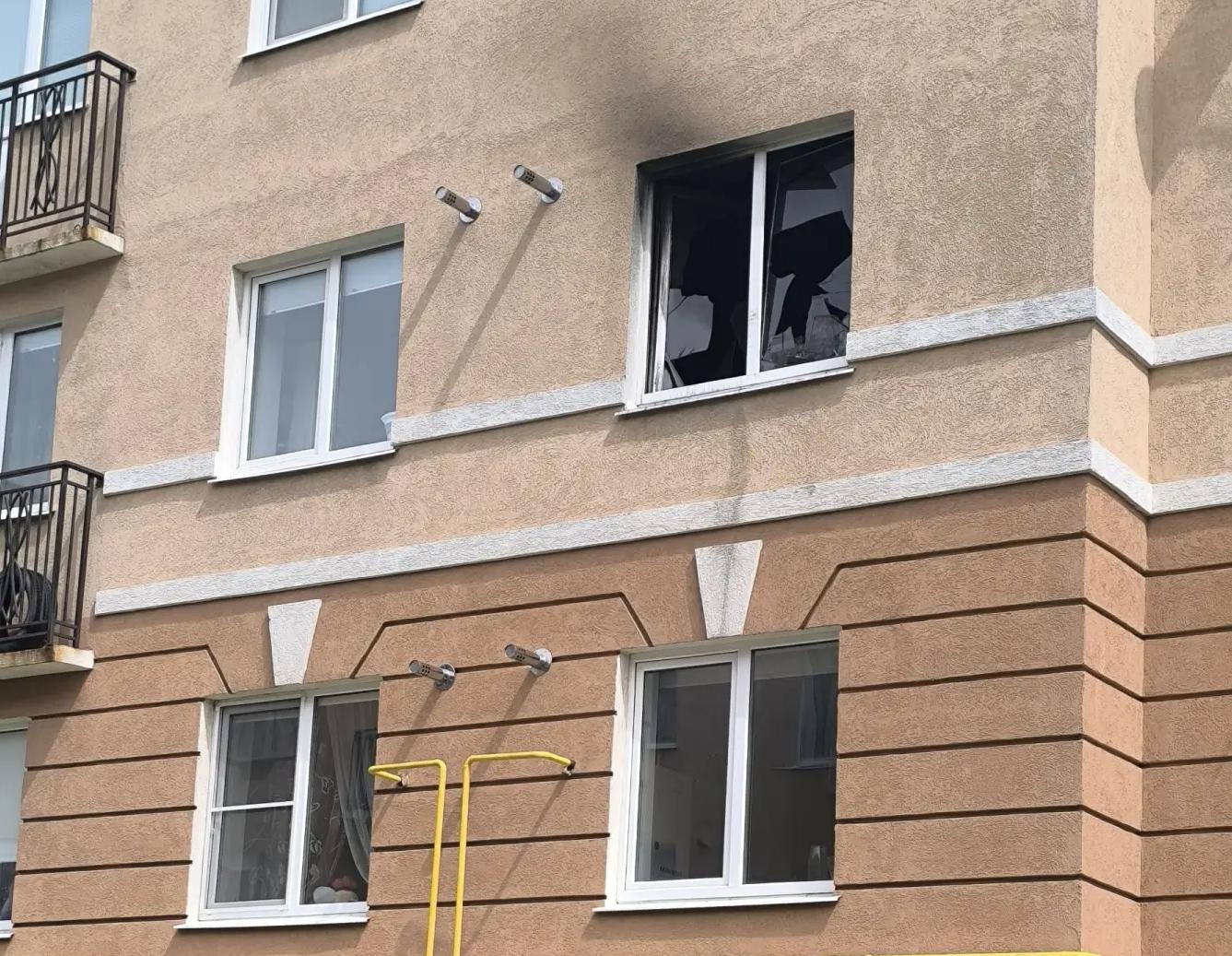 Три человека пострадали при пожаре в квартире в Крутых Ключах 