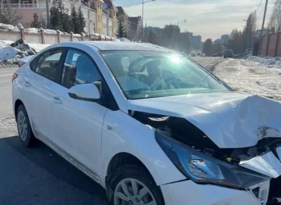 В Самаре 18-летняя девушка на иномарке врезалась в столб