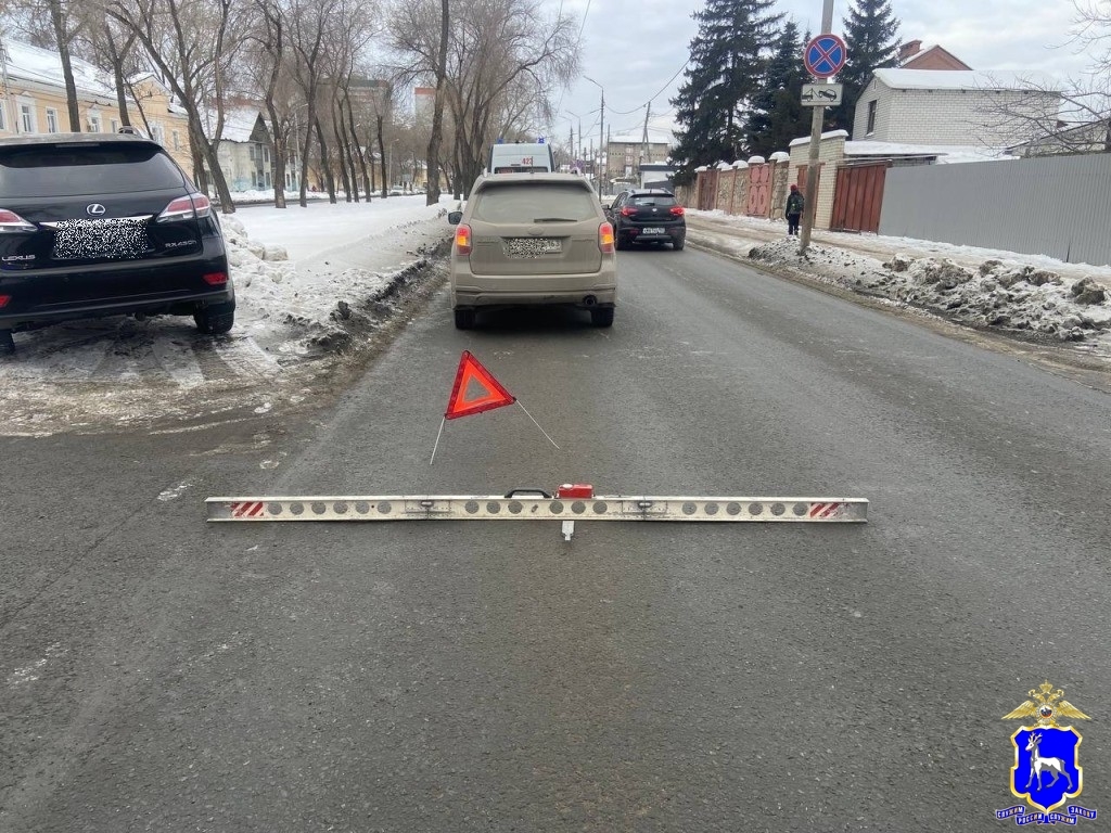 В Самаре мужчина на "Гранте" наехал на санки с 2-летней девочкой