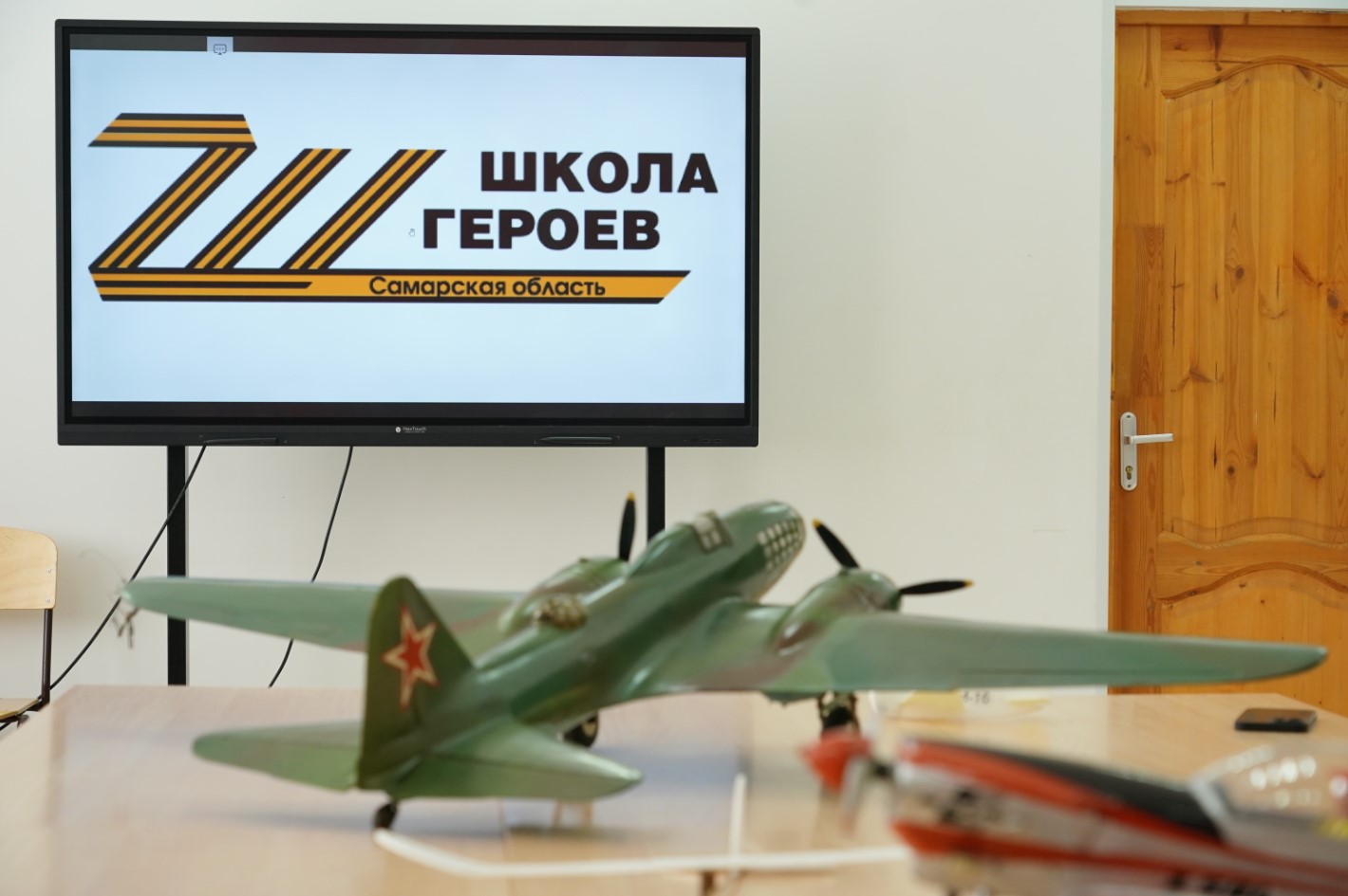 Участник "Школы героев" разрабатывает проект авиамодельного клуба