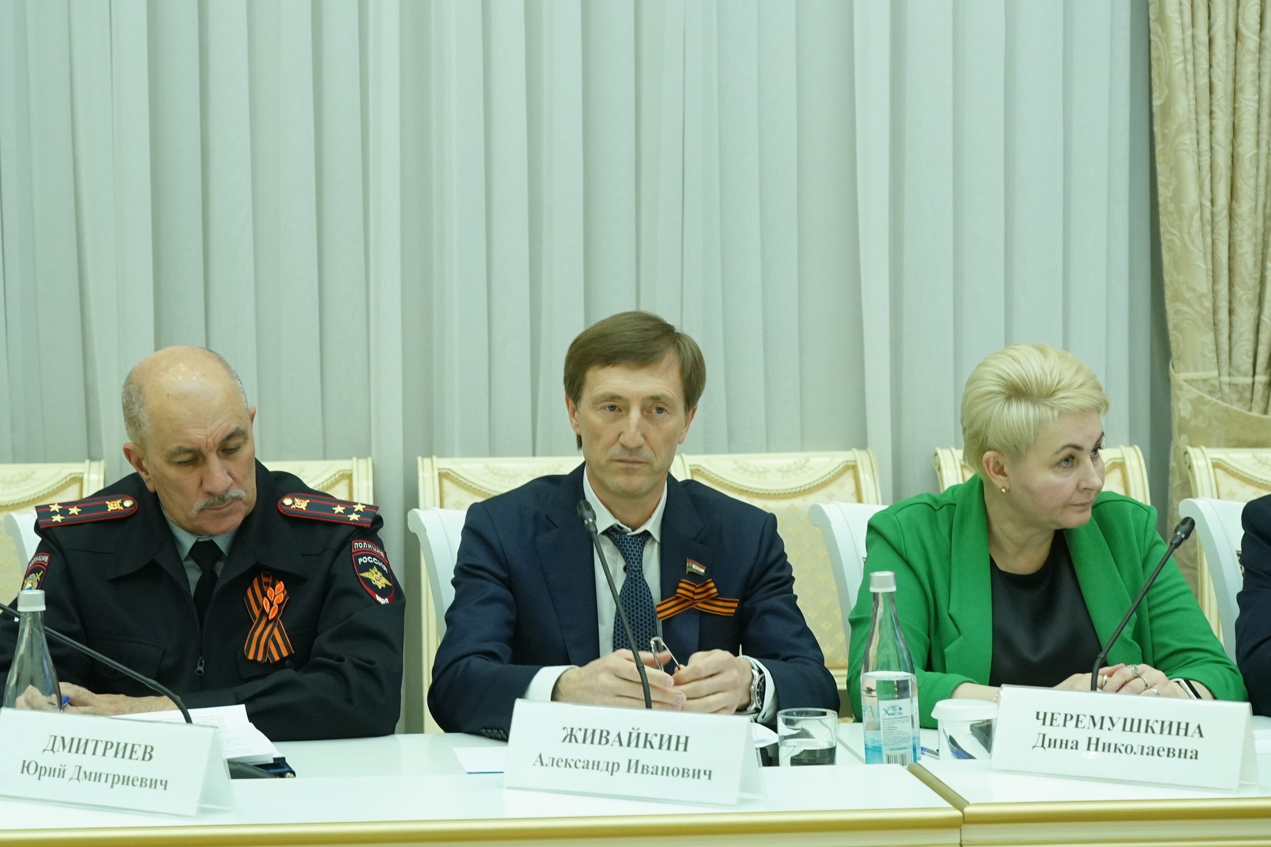Губернатор Вячеслав Федорищев поручил Александру Живайкину и главам муниципалитетов впредь жестко контролировать алгоритм подачи тепла