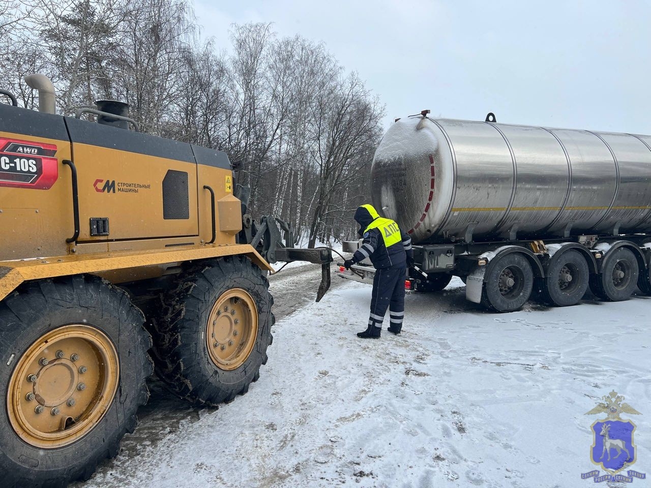 В Самарской области 20 февраля на трассе М5 автоцистерна перегородила дорогу