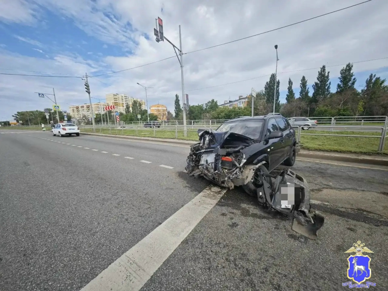 В Самаре легковушка влетела в металлическое ограждение