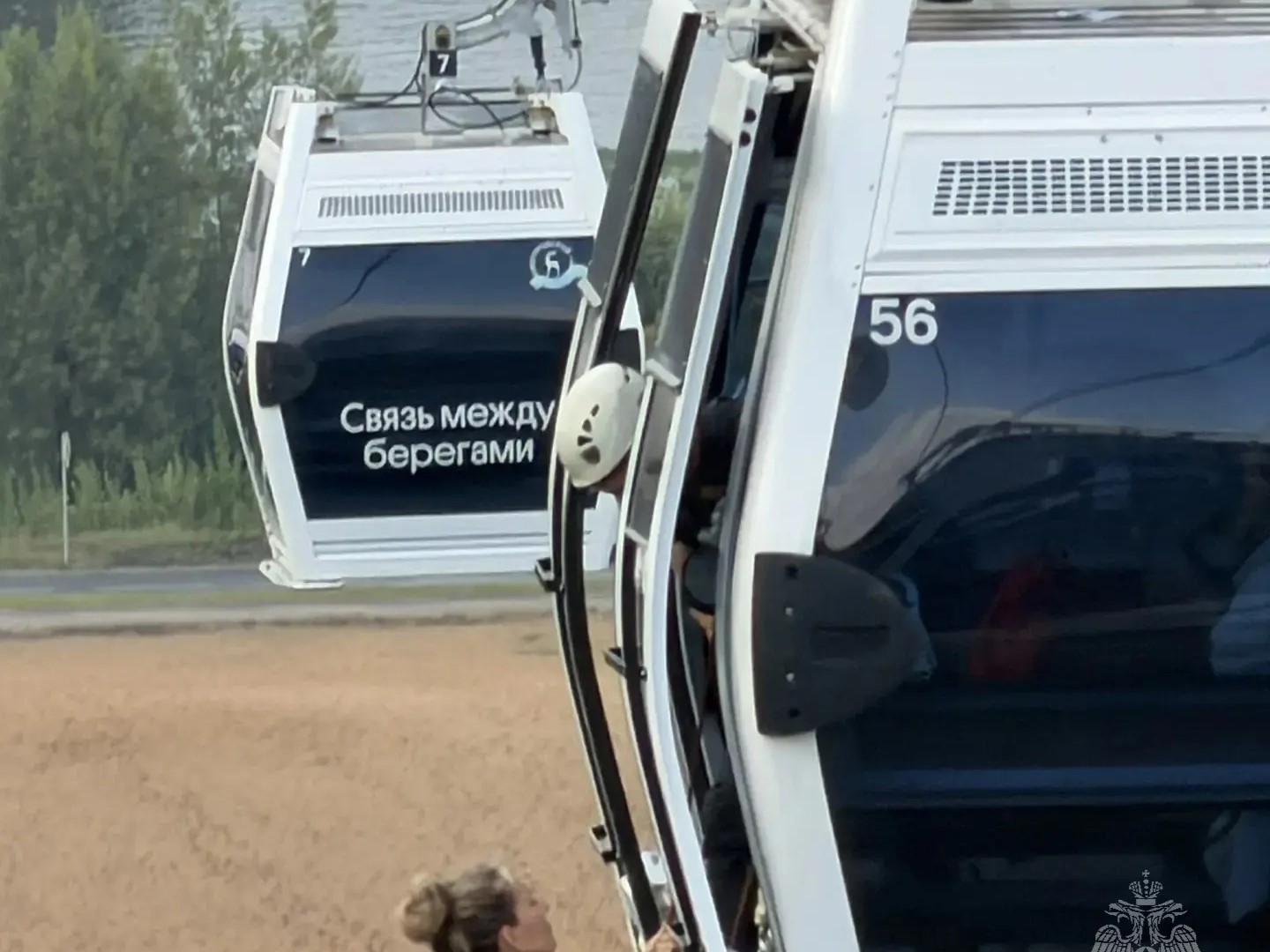 16 человек застряли на канатной дороге из-за непогоды