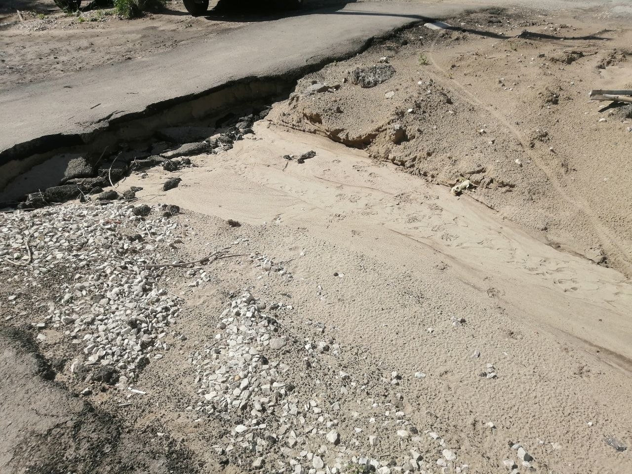 Не пройти, не проехать: самарцы пожаловались на аварийный тротуар на 3-м Проезде