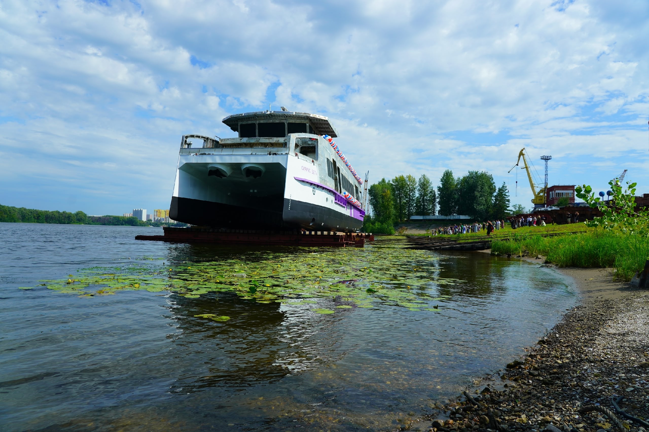 В Самаре на воду спустили пассажирский катамаран