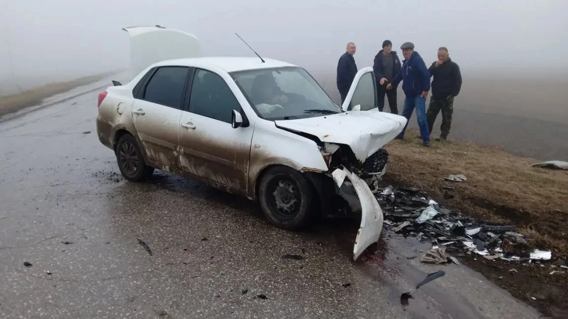 Водители в больнице: в Самарской области 3 апреля лоб в лоб столкнулись легковушки