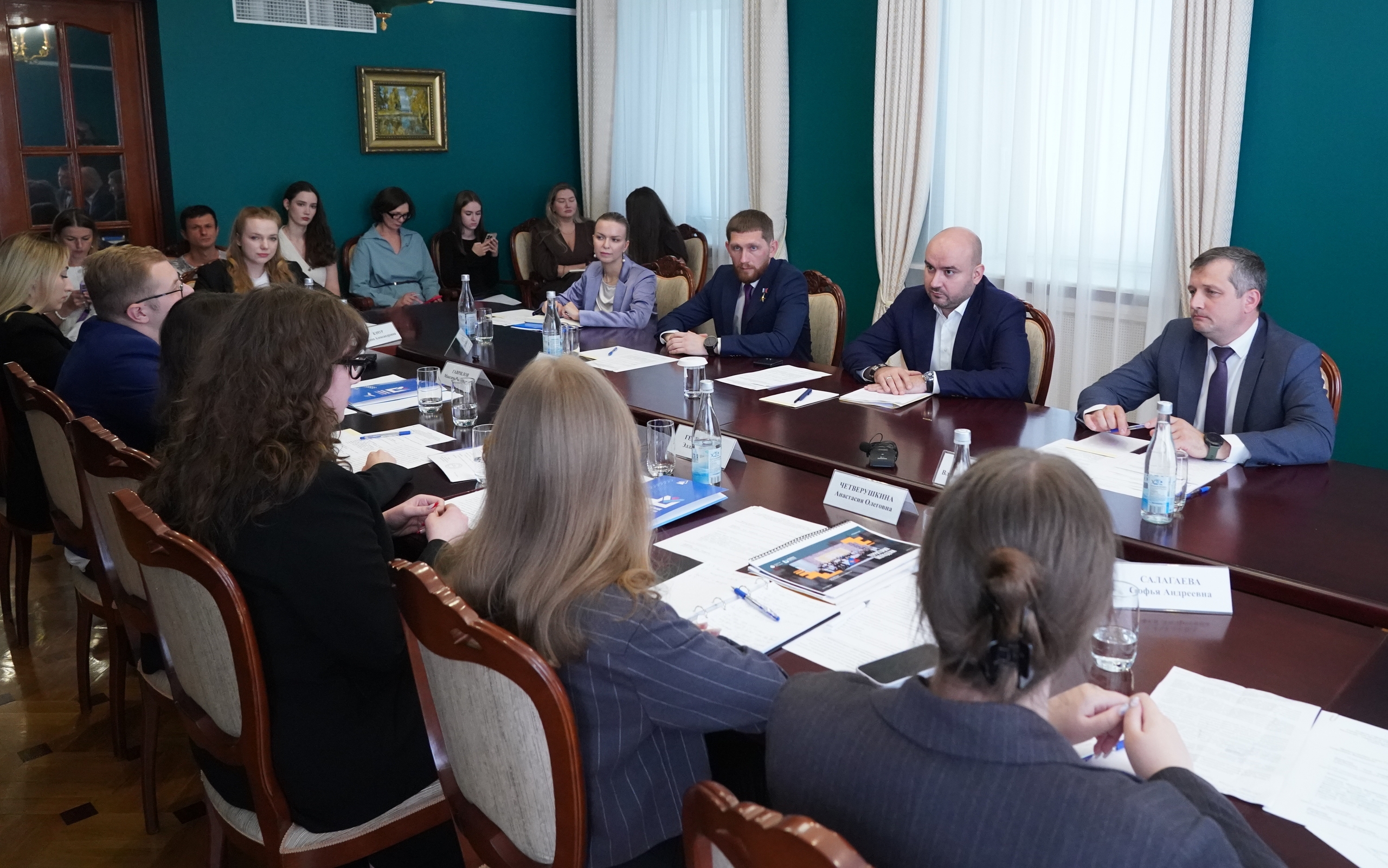 Вячеслав Федорищев отметил значимость инициатив молодежного правительства региона
