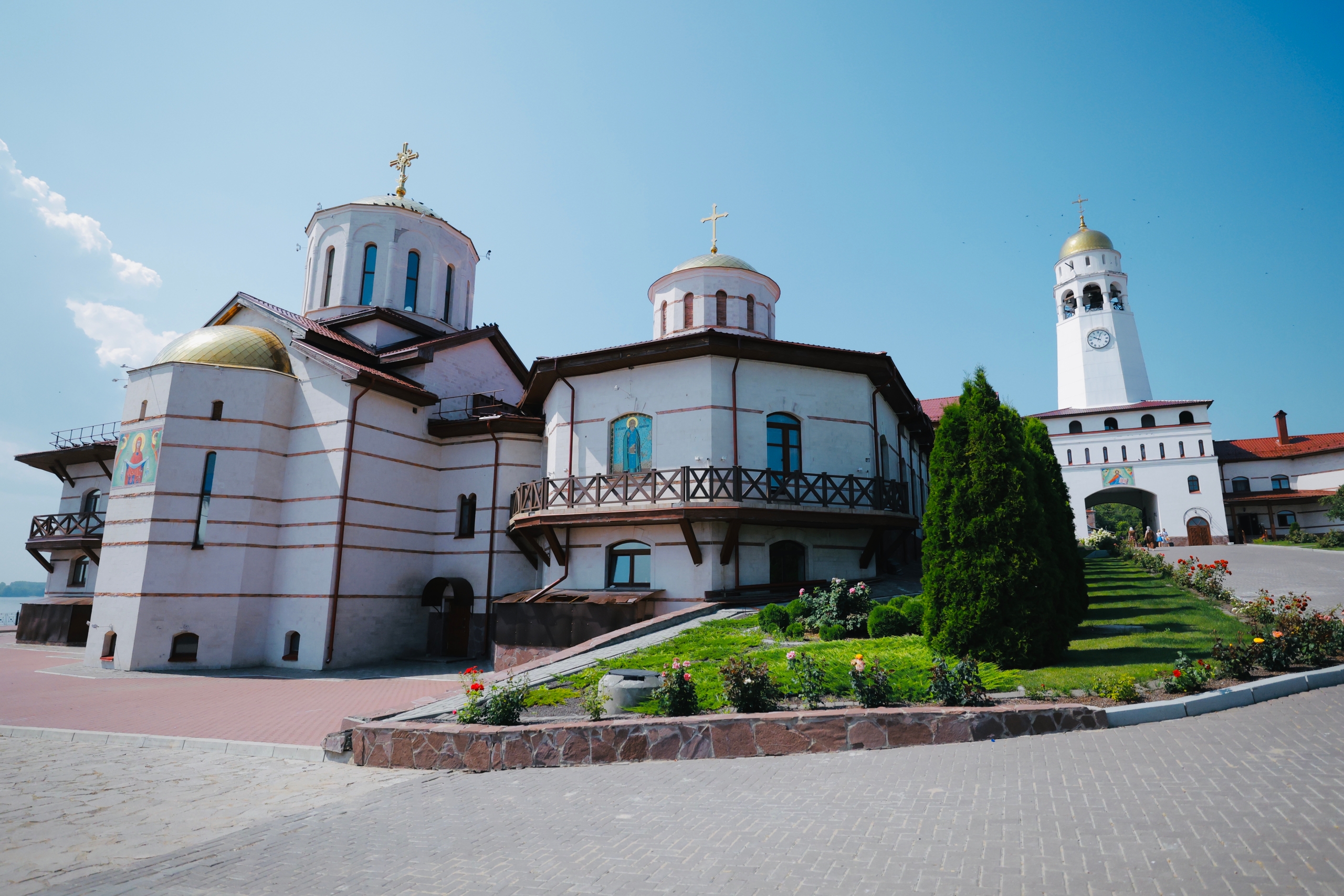 Губернатор Вячеслав Федорищев посетил духовно-просветительский центр для семей участников СВО в селе Винновка