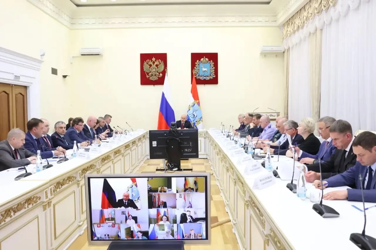 Ход ремонта школ и больниц обсудили в Самаре на оперативном совещании с губернатором