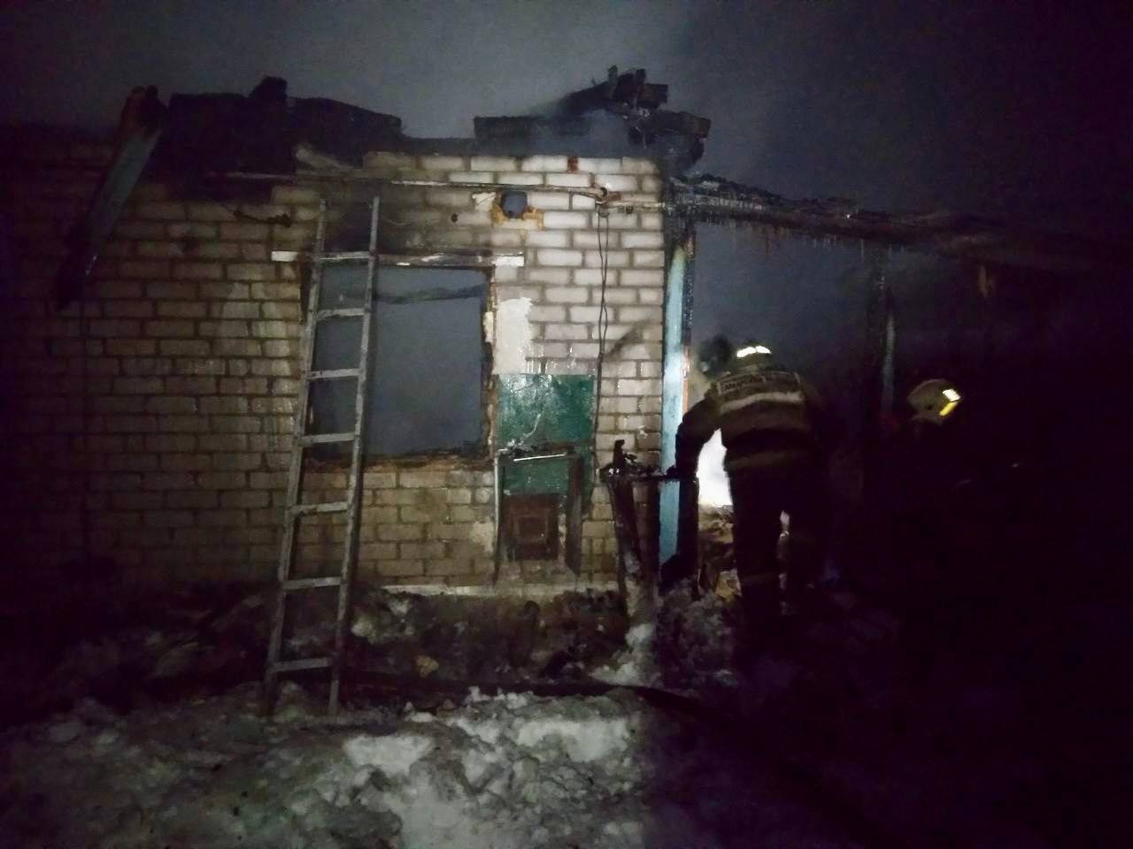 В ночном пожаре в жилом доме в селе Алькино пострадал человек
