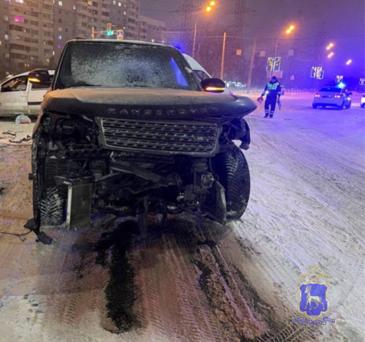 На трассе под Самарой "Тойота" влетела в столб