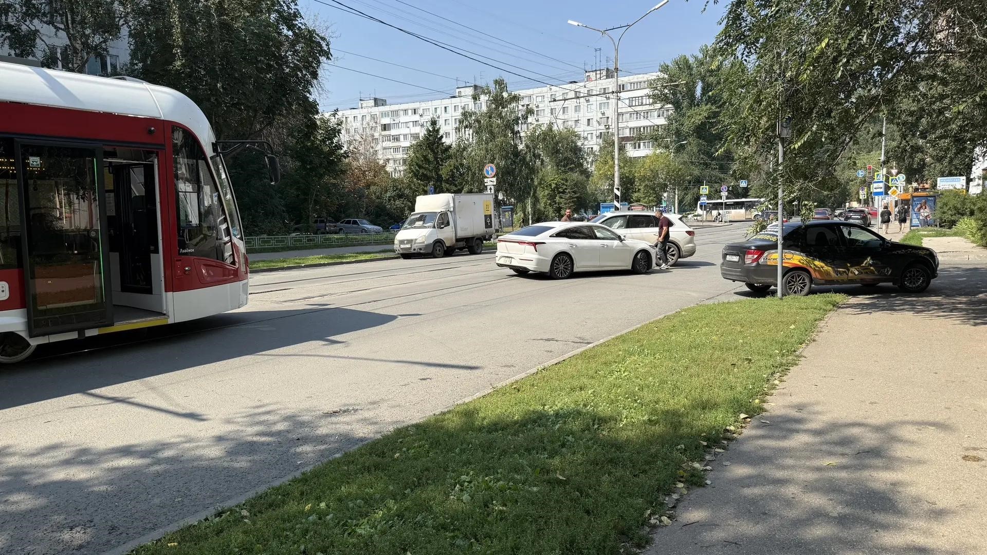 В Самаре встали трамваи из-за ДТП на улице Клинической