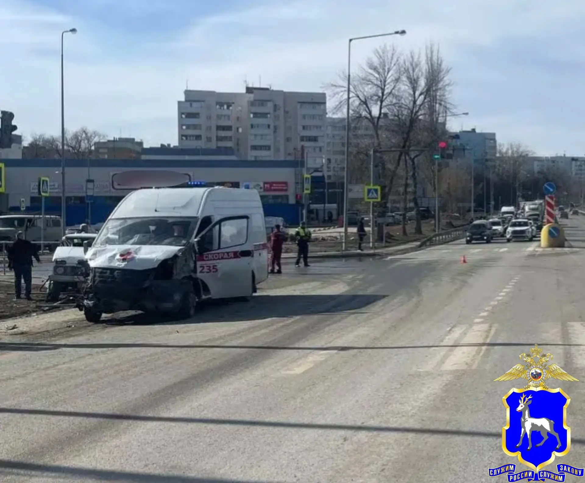 В Самаре пенсионер на "Ниве" врезался в скорую помощь