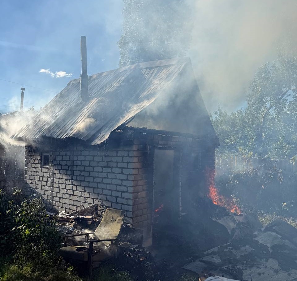 Под Тольятти открытым пламенем полыхала частная баня