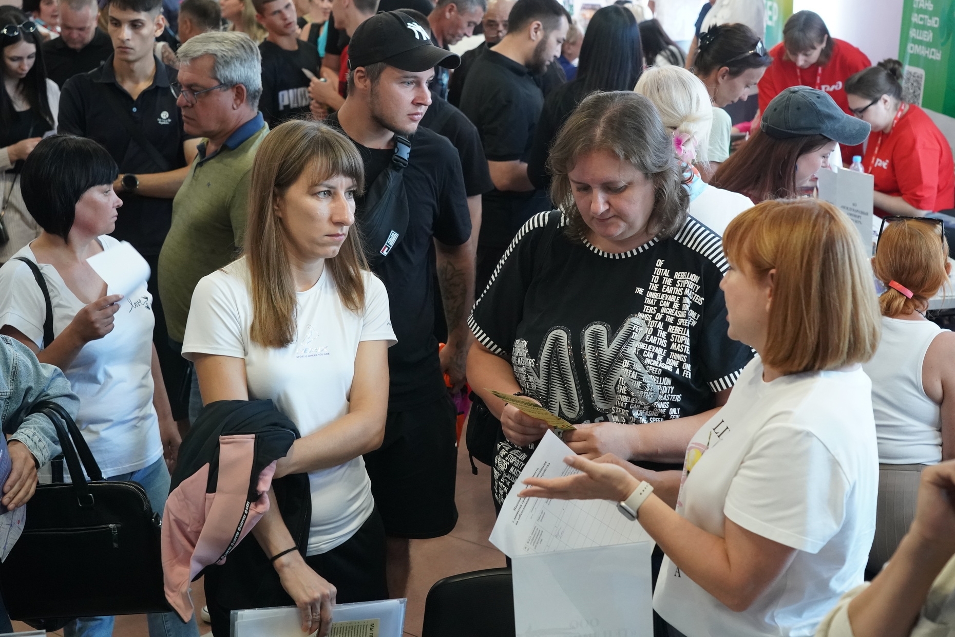 Ярмарка вакансий и помощь бизнесу: в Самарской области развернута система поддержки для работников склада маркетплейса