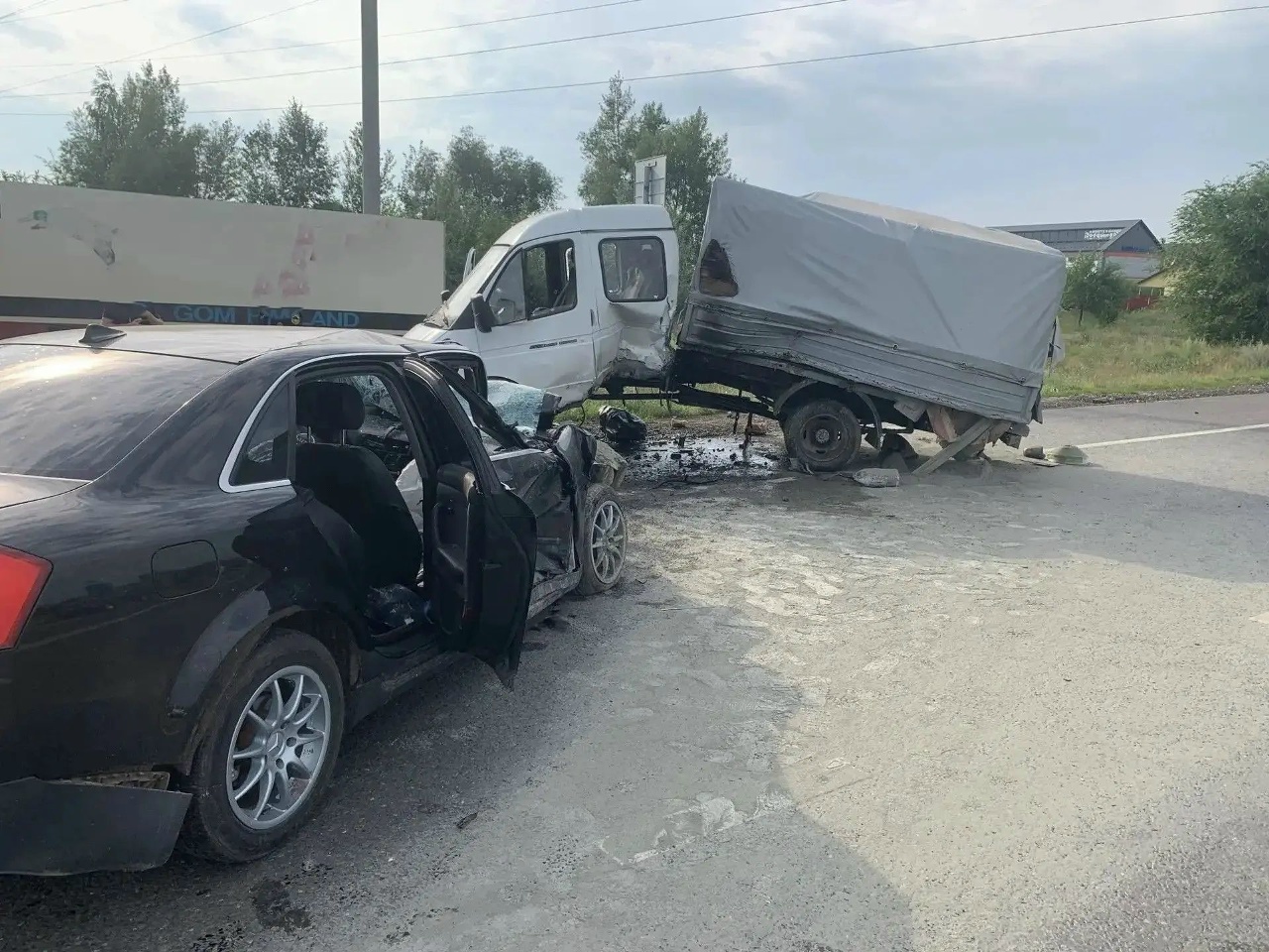В Кинельском районе на трассе столкнулись "Ауди" и "Газель"