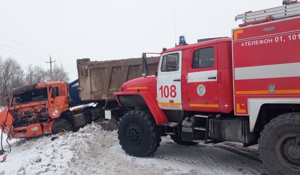 В Самарской области 20 января на трассе столкнулись два большегруза