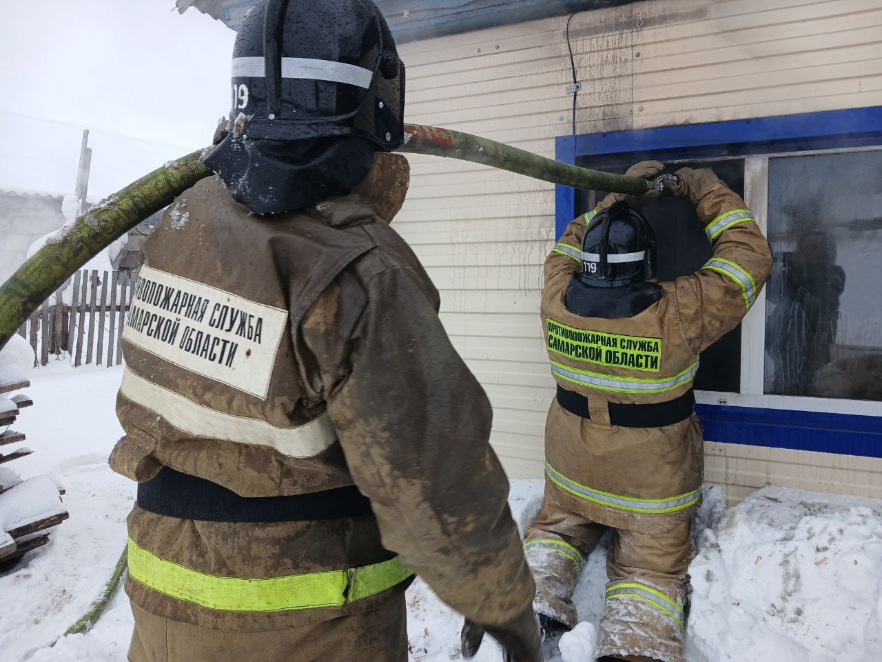 10 января в Клявлино вспыхнули чердак и пристрой частного дома