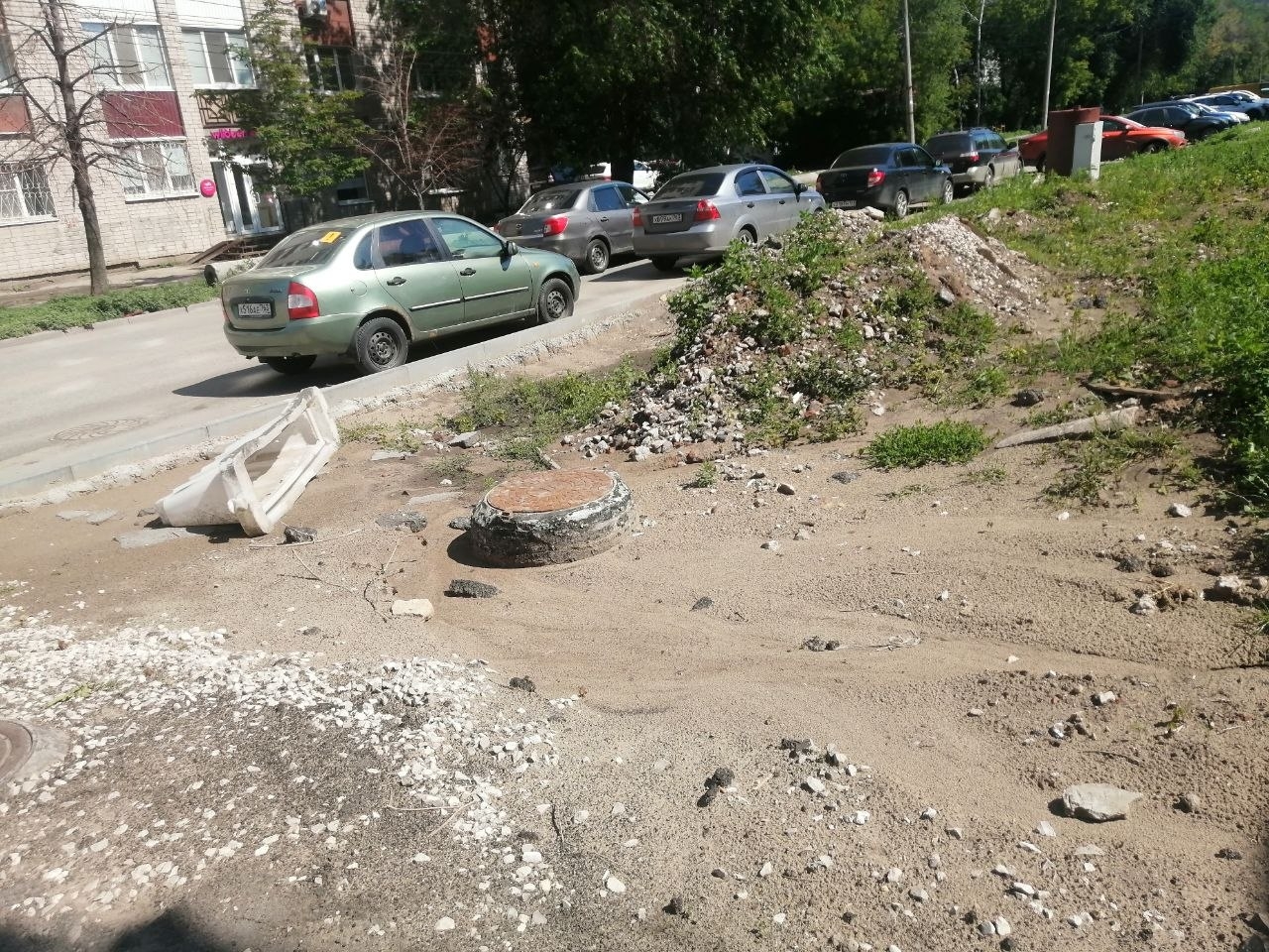 Не пройти, не проехать: самарцы пожаловались на аварийный тротуар на 3-м Проезде