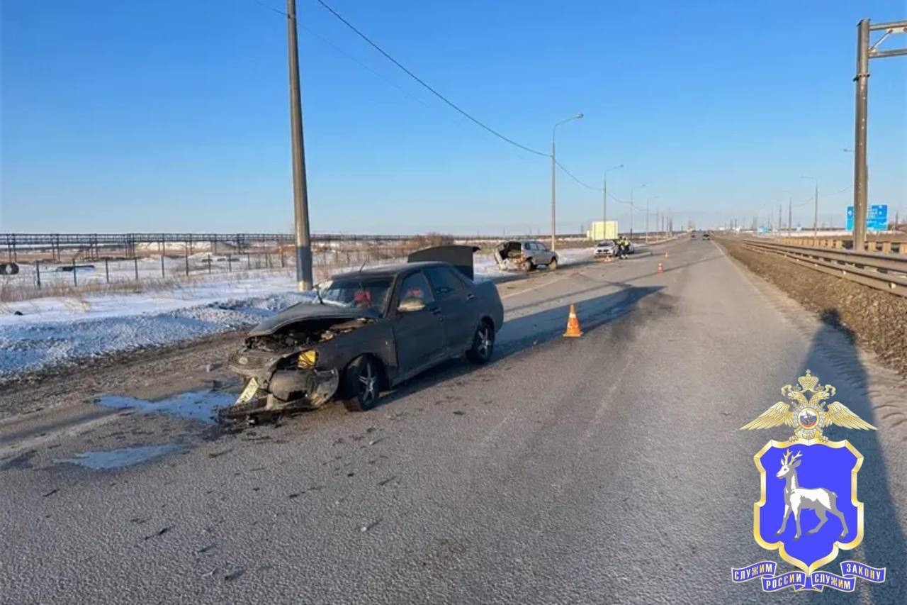 В Самаре 18-летняя девушка на иномарке врезалась в столб