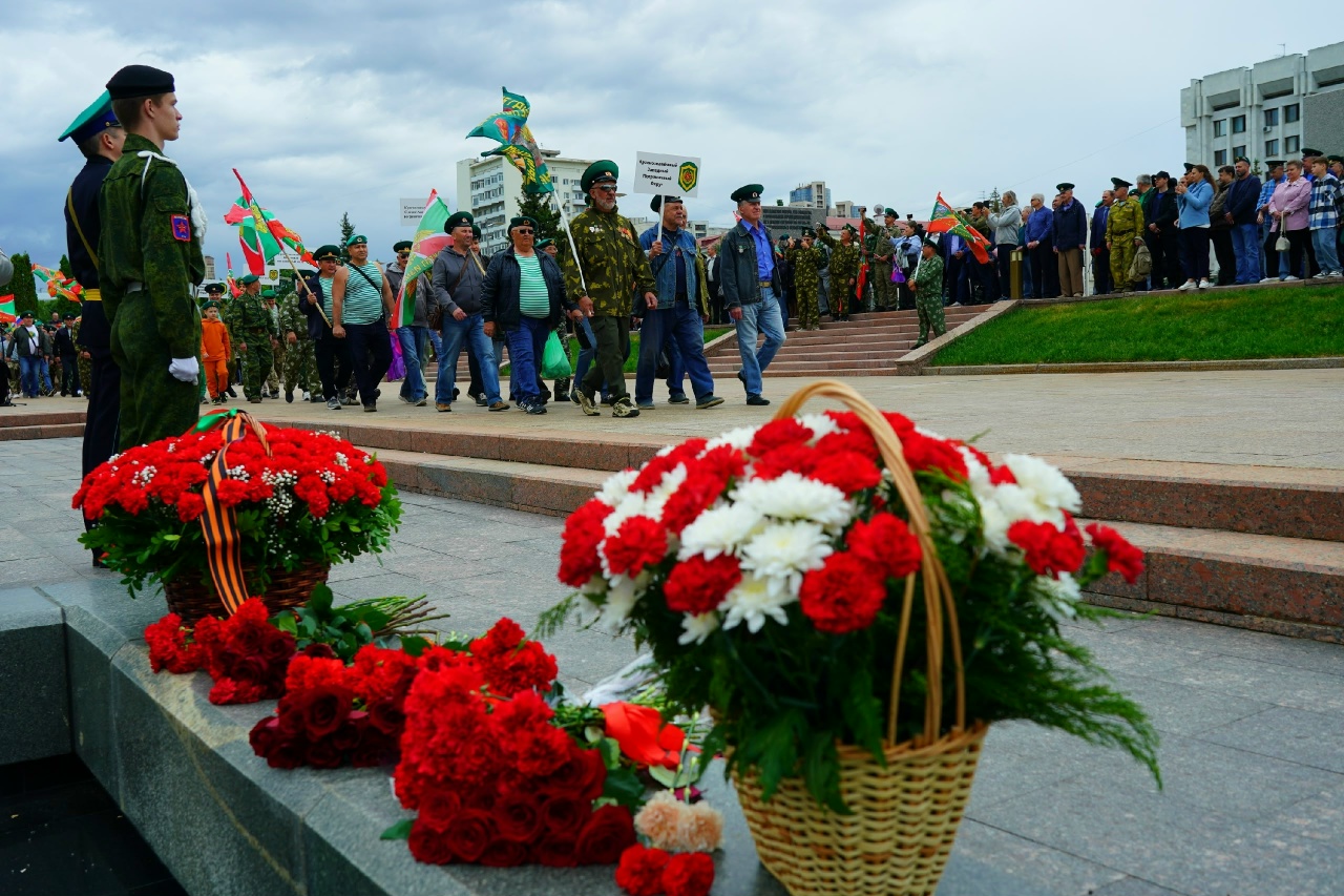 В Самаре в День пограничника 28 мая возложили цветы к Вечному огню