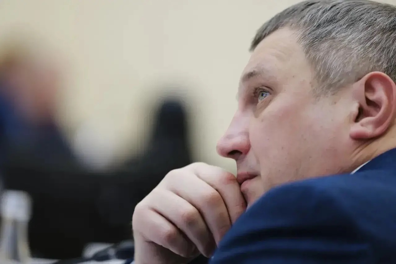 Вячеслав Федорищев дал поручение ГЖИ провести проверки качества уборки дворов и очистки крыш от наледей