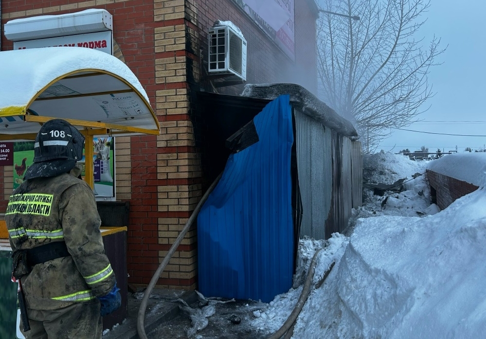 Утром 11 февраля в Кинель-Черкассах сгорел магазин