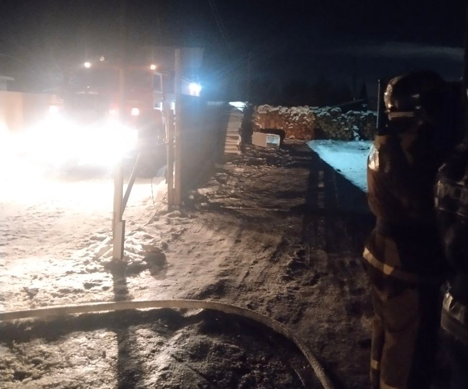 В селе Воскресенка горел частный дом на 250 "квадратах"