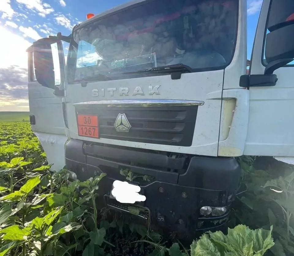 Дети выбрались: водитель и пассажир Omoda пострадали в ДТП с грузовиком 28 июня в Самарской области