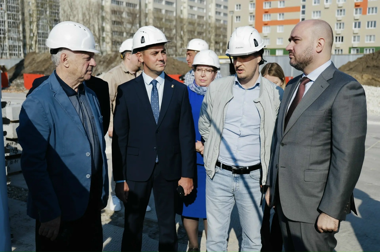 Вячеслав Федорищев оценил ход строительства детского сада в микрорайоне "Калина" в Тольятти